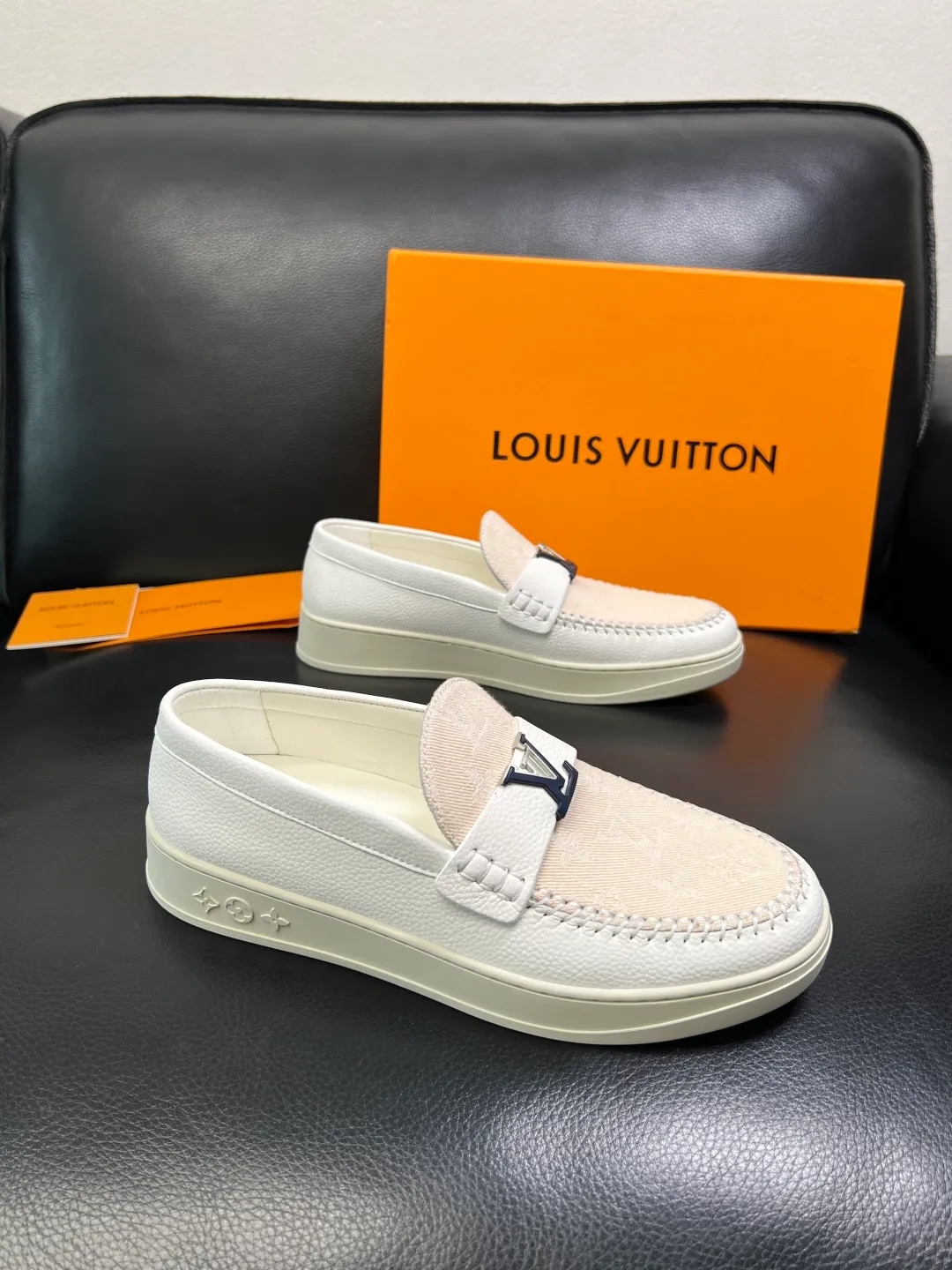 Men's shoes 💰720 Lv high quality top crafts Louis Vuitton, sports sneakers counter synchronization, uppers imported from Italy, high quality splicing colorful complex crafts, imported mesh pads soft and comfortable, soles: original soles specially provided by the original factory, T men's shoes 💰U exclusive movable molded soles super comfortable, original factory single goods, code number 38-44 (customized 45)